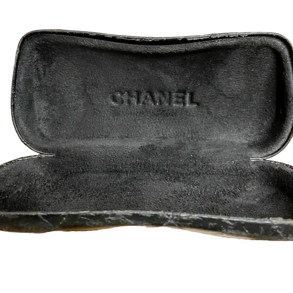 Chanel Black Leather Diamond Stitch Logo Eyeglasses Empty Hard-case. - Picture 2 of 2
